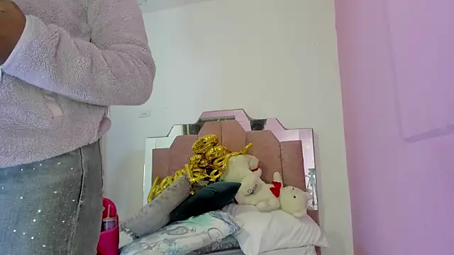 Snapshot of LoveQueen2 chatting on 15, 3, 2025 LoveQueen2 online show from 15, 3, 2025