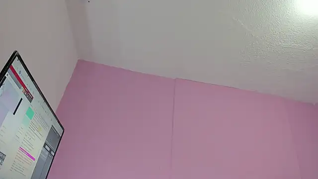 Snapshot of LoveQueen2 chatting on 18, 9, 2025 LoveQueen2 online show from 18, 9, 2025