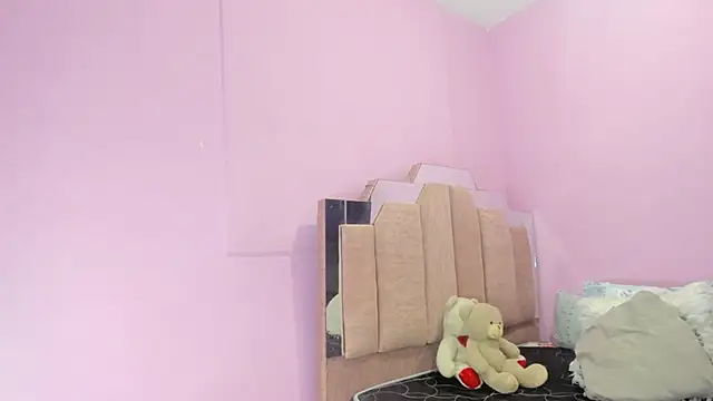 Snapshot of LoveQueen2 chatting on 20, 9, 2025 LoveQueen2 online show from 20, 9, 2025