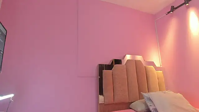 Snapshot of LoveQueen2 chatting on 26, 9, 2025 LoveQueen2 online show from 26, 9, 2025