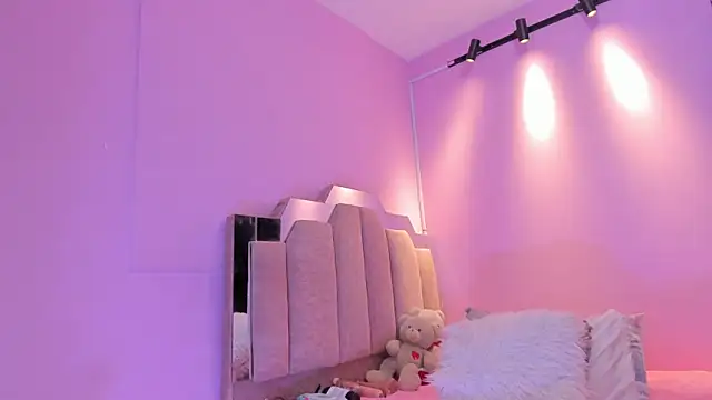 Snapshot of LoveQueen2 chatting on 2, 10, 2025 LoveQueen2 online show from 2, 10, 2025