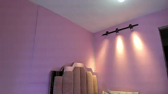 Snapshot of LoveQueen2 chatting on 14, 10, 2025 LoveQueen2 online show from 14, 10, 2025