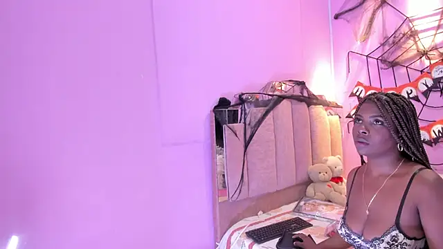 Snapshot of LoveQueen2 chatting on 22, 10, 2025 LoveQueen2 online show from 22, 10, 2025