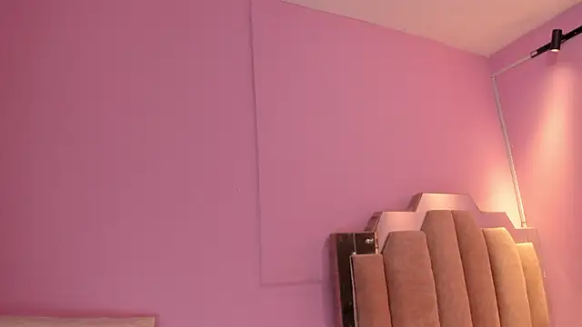 Snapshot of LoveQueen2 chatting on 12, 11, 2025 LoveQueen2 online show from 12, 11, 2025