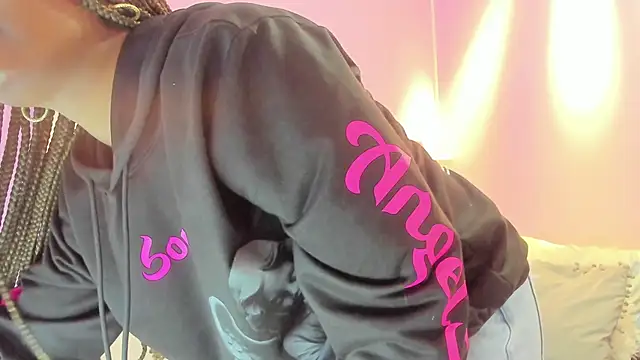 Snapshot of LoveQueen2 chatting on 15, 11, 2025 LoveQueen2 online show from 15, 11, 2025