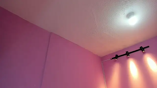 Snapshot of LoveQueen2 chatting on 27, 11, 2025 LoveQueen2 online show from 27, 11, 2025