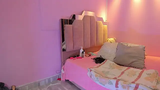 Snapshot of LoveQueen2 chatting on 2, 12, 2025 LoveQueen2 online show from 2, 12, 2025