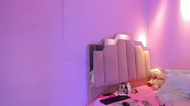 Snapshot of LoveQueen2 chatting on 4, 12, 2025 LoveQueen2 online show from 4, 12, 2025