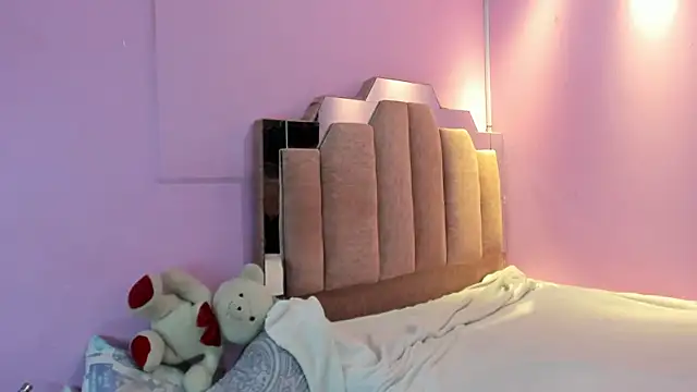 Snapshot of LoveQueen2 chatting on 5, 12, 2025 LoveQueen2 online show from 5, 12, 2025