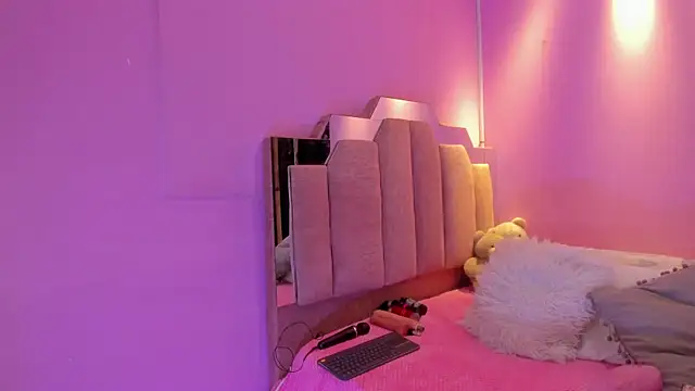 Snapshot of LoveQueen2 chatting on 7, 1, 2026 LoveQueen2 online show from 7, 1, 2026