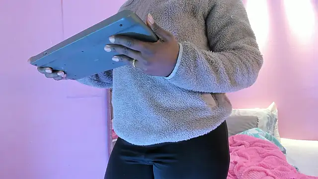 Snapshot of LoveQueen2 chatting on 1, 2, 2026 LoveQueen2 online show from 1, 2, 2026