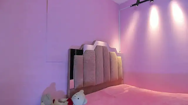 Snapshot of LoveQueen2 chatting on 4, 2, 2026 LoveQueen2 online show from 4, 2, 2026