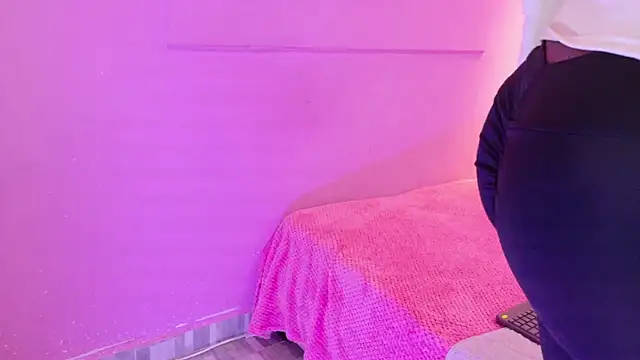 Snapshot of LoveQueen2 chatting on 3, 3, 2026 LoveQueen2 online show from 3, 3, 2026