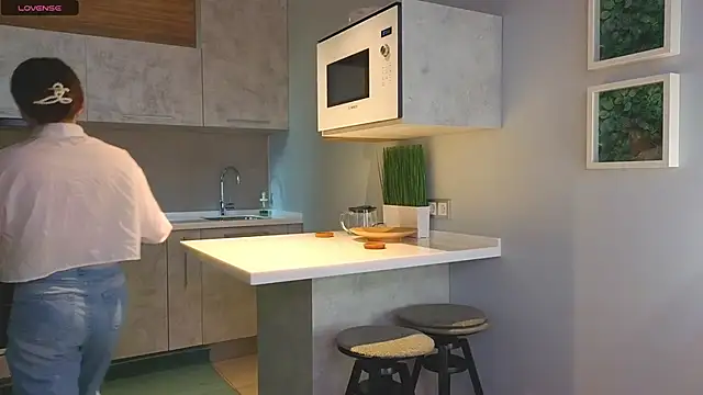 DonnaBurkee online show from 9, 10, 2025