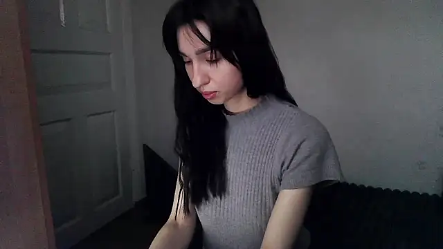 Snapshot of ElizaSwon chatting on 12, 10, 2025 ElizaSwon online show from 12, 10, 2025