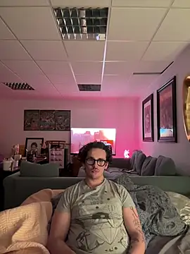 Snapshot of hardmecl chatting on 5, 1, 2025 hardmecl online show from 5, 1, 2025