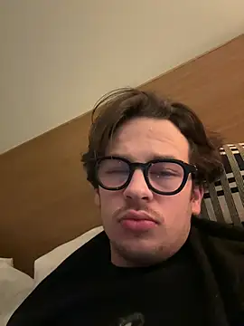 Snapshot of hardmecl chatting on 12, 3, 2025 hardmecl online show from 12, 3, 2025