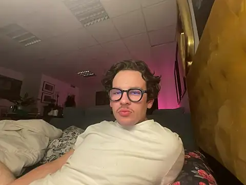 Snapshot of hardmecl chatting on 14, 3, 2025 hardmecl online show from 14, 3, 2025