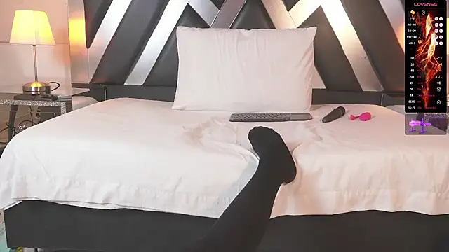 Sofia Cooper  online show from 27, 2, 2025