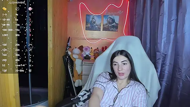 Snapshot of Fiery_Brunette_ chatting on 28, 2, 2025 Fiery Brunette  online show from 28, 2, 2025