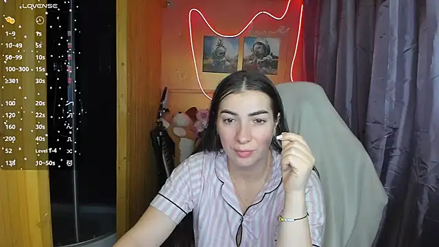 Snapshot of Fiery_Brunette_ chatting on 3, 3, 2025 Fiery Brunette  online show from 3, 3, 2025