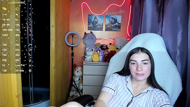 Snapshot of Fiery_Brunette_ chatting on 5, 10, 2025 Fiery Brunette  online show from 5, 10, 2025