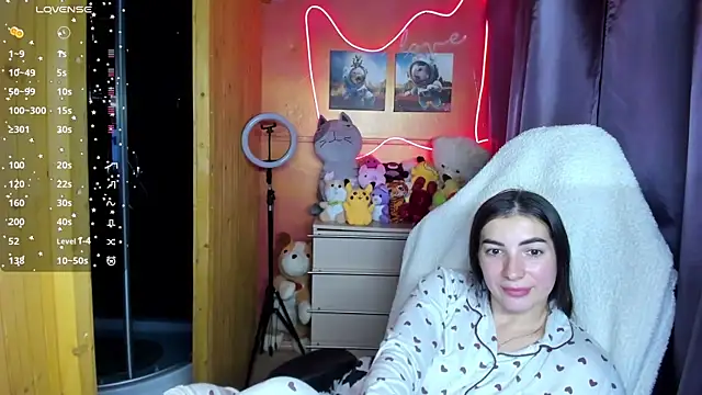 Snapshot of Fiery_Brunette_ chatting on 8, 10, 2025 Fiery Brunette  online show from 8, 10, 2025