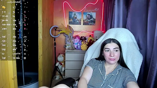 Fiery Brunette  online show from 18, 11, 2025