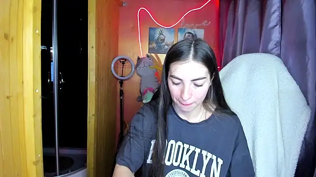 Snapshot of Fiery_Brunette_ chatting on 4, 6, 2026 Fiery Brunette online show from 4, 6, 2026