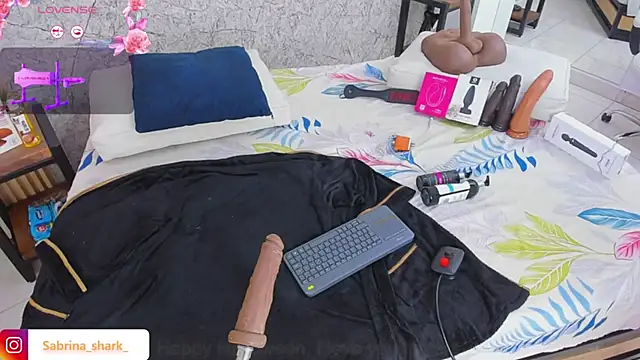 Snapshot of sabrina_shark_ chatting on 10, 11, 2025 sabrina shark online show from 10, 11, 2025