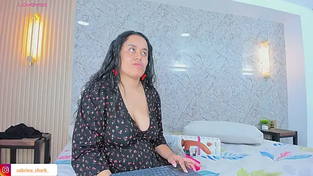 Snapshot of sabrina_shark_ chatting on 22, 11, 2025 sabrina shark online show from 22, 11, 2025