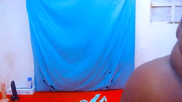 Snapshot of JUICYASSxxx chatting on 6, 12, 2024 JUICYASSxxx online show from 6, 12, 2024