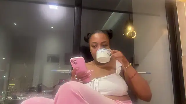 Snapshot of ChocolateCakeQueen chatting on 25, 6, 2026 ChocolateCakeQueen online show from 25, 6, 2026