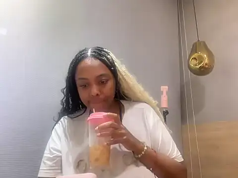 Snapshot of ChocolateCakeQueen chatting on 18, 7, 2026 ChocolateCakeQueen online show from 18, 7, 2026