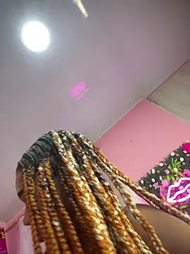Snapshot of shenielxx chatting on 23, 6, 2026 shenielxx online show from 23, 6, 2026