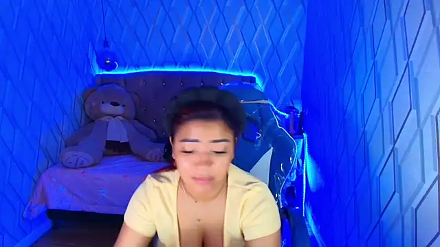 NicolleTaylor online show from 15, 11, 2025