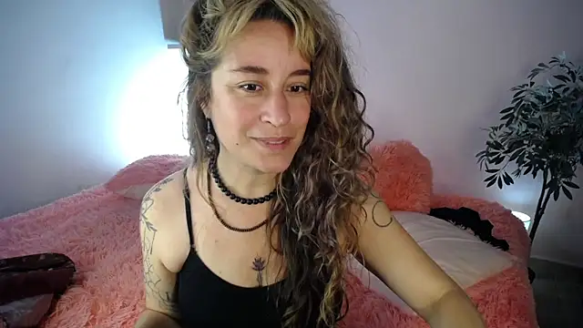 Paula Paz online show from 4, 12, 2025