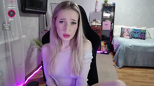 Little Soph online show from 6, 3, 2025