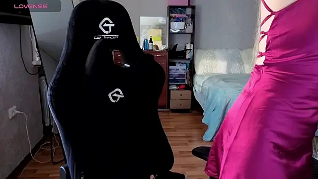 Little Soph online show from 16, 9, 2025