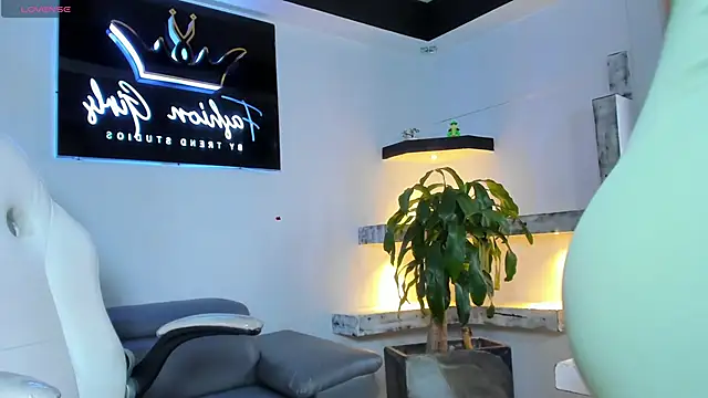 Snapshot of AnaRuiz chatting on 23, 2, 2025 AnaRuiz online show from 23, 2, 2025