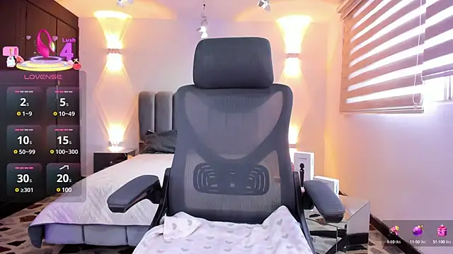 Snapshot of AnaRuiz chatting on 24, 2, 2025 AnaRuiz online show from 24, 2, 2025