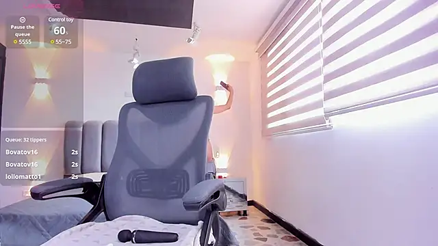 Snapshot of AnaRuiz chatting on 1, 3, 2025 AnaRuiz online show from 1, 3, 2025