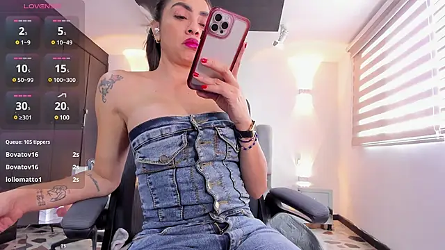 Snapshot of AnaRuiz chatting on 1, 3, 2025 AnaRuiz online show from 1, 3, 2025