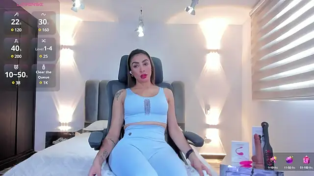 Snapshot of AnaRuiz chatting on 4, 3, 2025 AnaRuiz online show from 4, 3, 2025