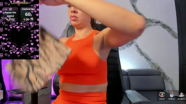 Snapshot of AnaRuiz chatting on 11, 9, 2025 AnaRuiz online show from 11, 9, 2025