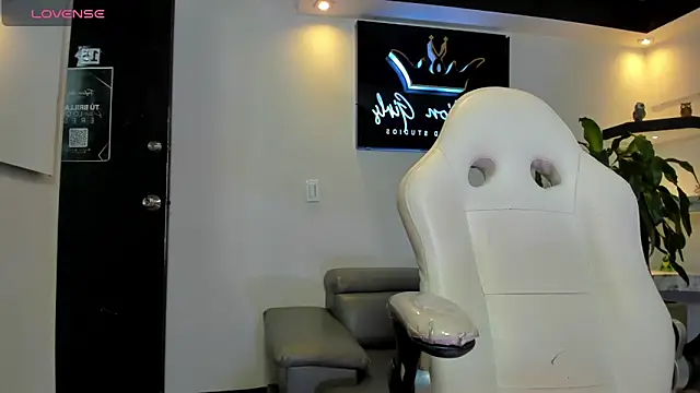 Snapshot of AnaRuiz chatting on 24, 9, 2025 AnaRuiz online show from 24, 9, 2025