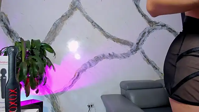 Snapshot of AnaRuiz chatting on 7, 11, 2025 AnaRuiz online show from 7, 11, 2025