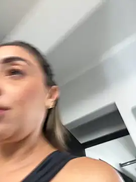 Snapshot of AnaRuiz chatting on 22, 11, 2025 AnaRuiz online show from 22, 11, 2025