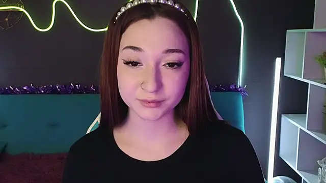 YasmineWest online show from 22, 12, 2024