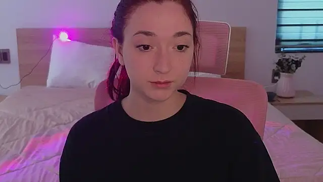 YasmineWest online show from 25, 4, 2026